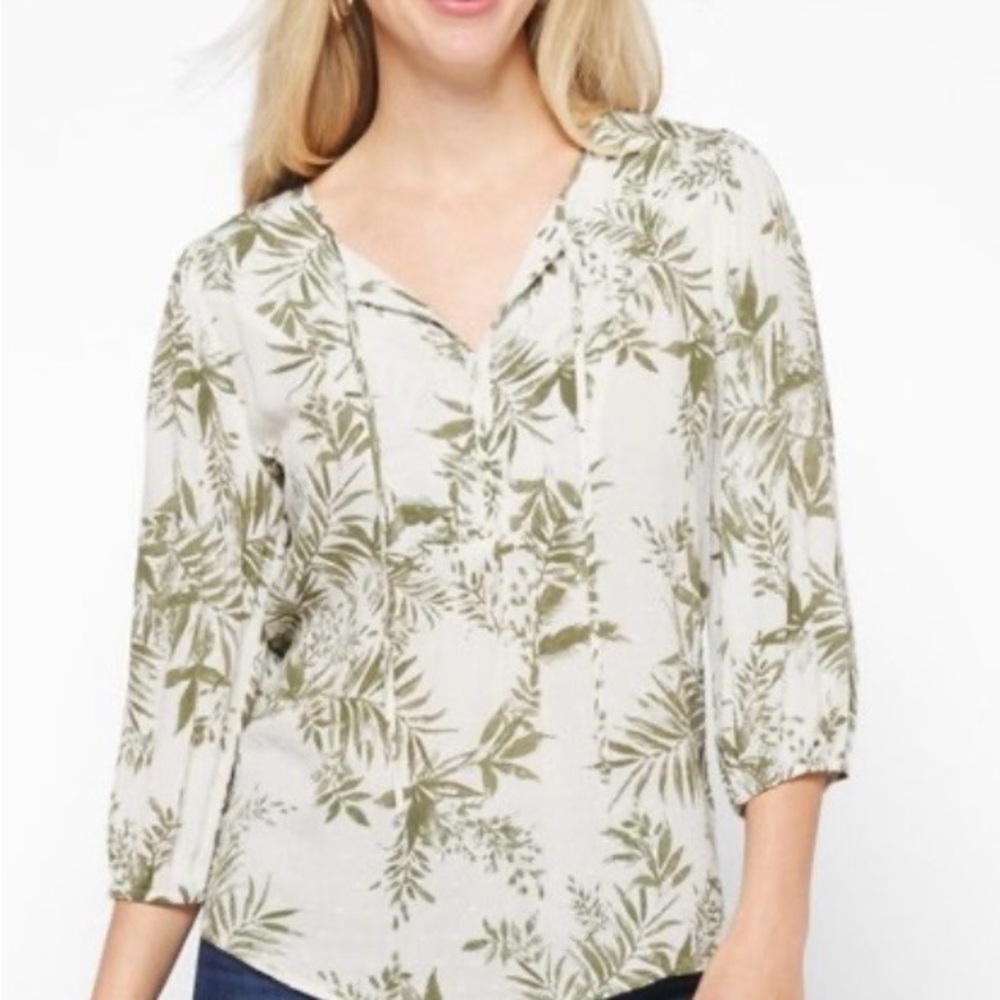 Papermoon Addley Clip Dot Flowy Relaxed Fit Green Tropical Leaf Print Blouse. 3X